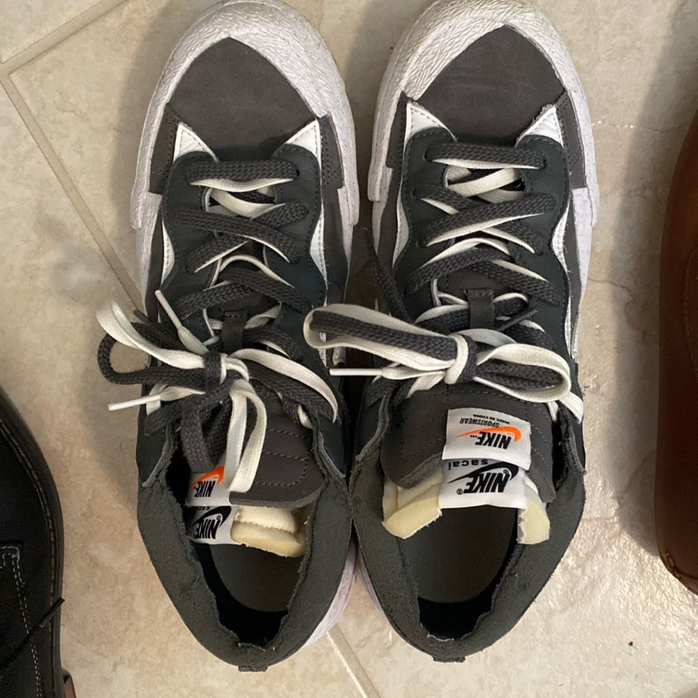 Nike size 10.5 gray and white sacai shoe